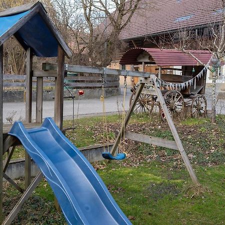 Uelis-Stoeckli-Gaestezimmer Auf Bauernhof Mit Billiard Und Alpakatrekking Meikirch Exterior foto
