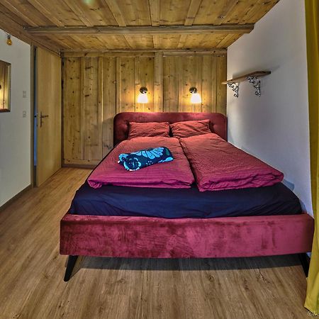 Uelis-Stoeckli-Gaestezimmer Auf Bauernhof Mit Billiard Und Alpakatrekking Meikirch Exterior foto