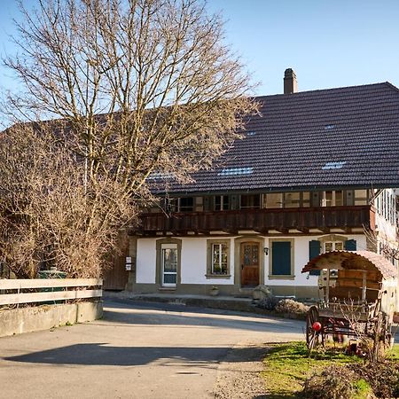 Uelis-Stoeckli-Gaestezimmer Auf Bauernhof Mit Billiard Und Alpakatrekking Meikirch Exterior foto