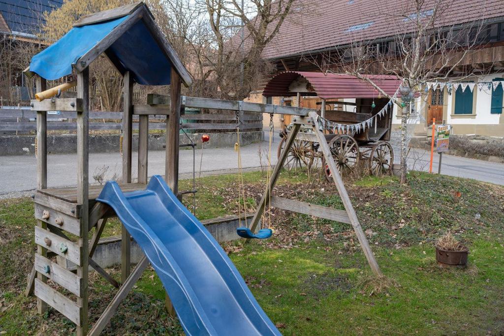 Uelis-Stoeckli-Gaestezimmer Auf Bauernhof Mit Billiard Und Alpakatrekking Meikirch Exterior foto