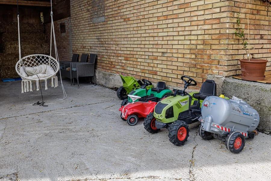 Uelis-Stoeckli-Gaestezimmer Auf Bauernhof Mit Billiard Und Alpakatrekking Meikirch Exterior foto