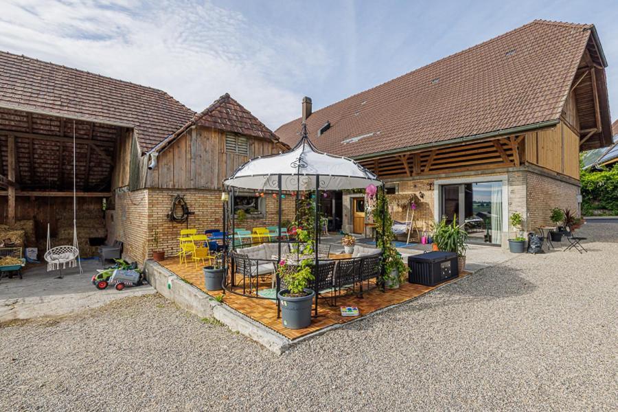 Uelis-Stoeckli-Gaestezimmer Auf Bauernhof Mit Billiard Und Alpakatrekking Meikirch Exterior foto